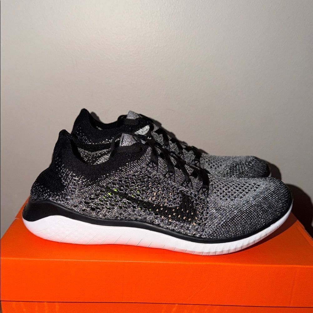 Nike Free Run Flyknit 2018 White Black 942839-101 Women’s Size 5